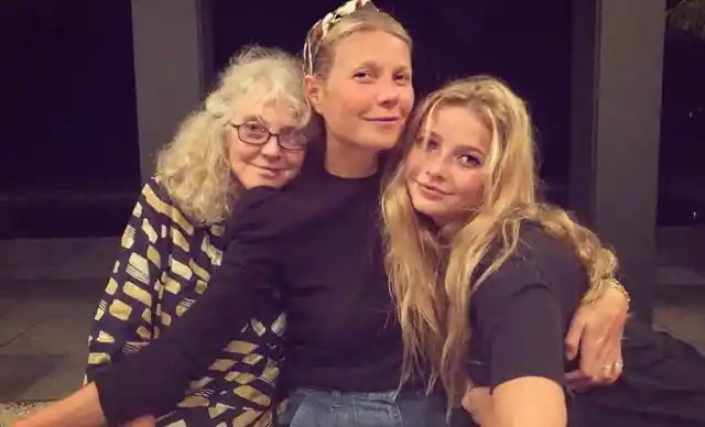 23. Apple Martin – Gwyneth Paltrow & Chris Martin – Student & Fashion Darling
