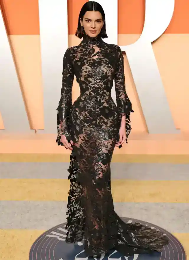 Kendall Jenner – 5’11, 127 Lbs