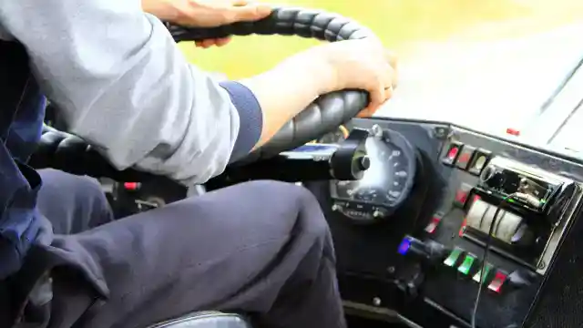 パニックに陥る運転手