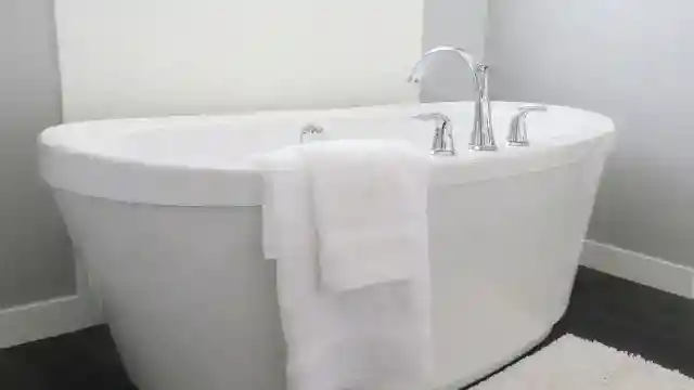 긴장된 손놀림