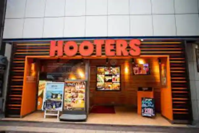 Ex-Hooters Girls Reveal What Really Went On Behind the Scenes