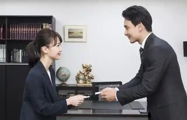 24. Eye Contact Etiquette