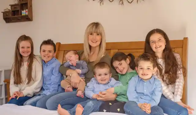 Woman Delivers 7 Babies, 26 Years Later Husband Comes Back