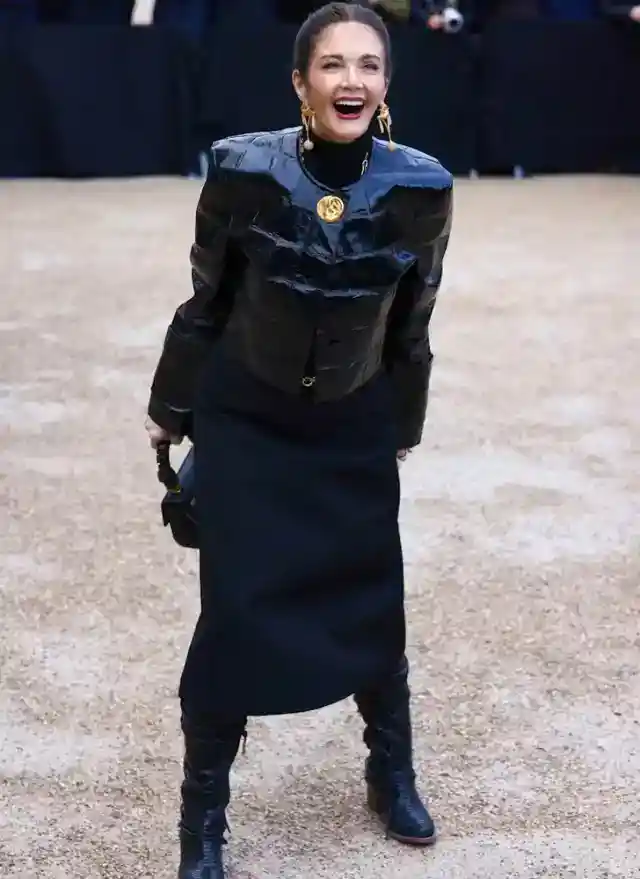 Lynda Carter – 5’9, 132 Lbs