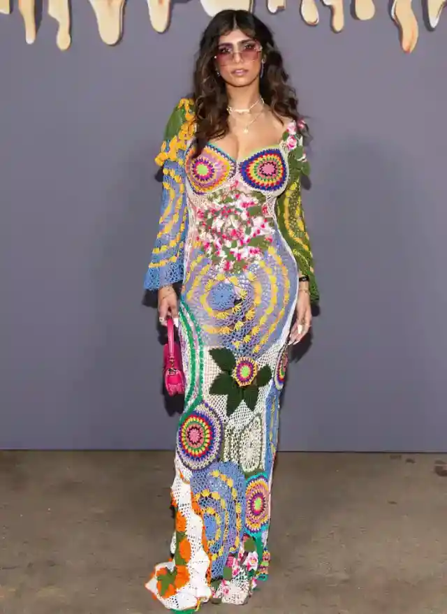 Mia Khalifa – 5’2, 121 Lbs