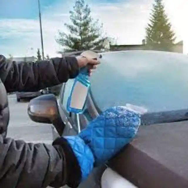DIY Windshield Defogger: Baby Shampoo Mix