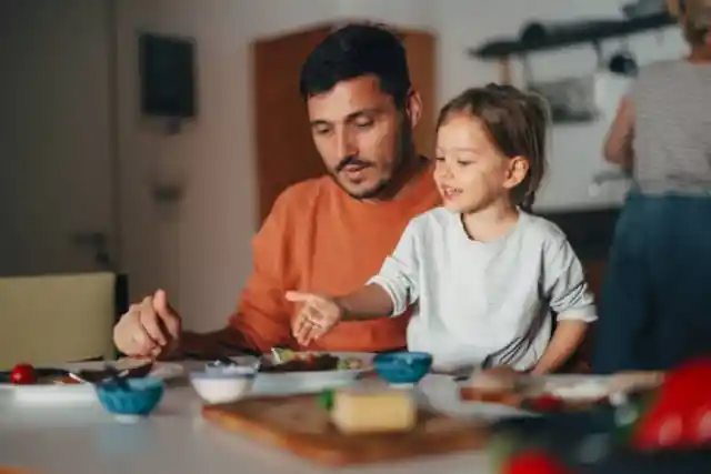 Mom Leaves Daughter Alone With XL Bully When Father Walks in