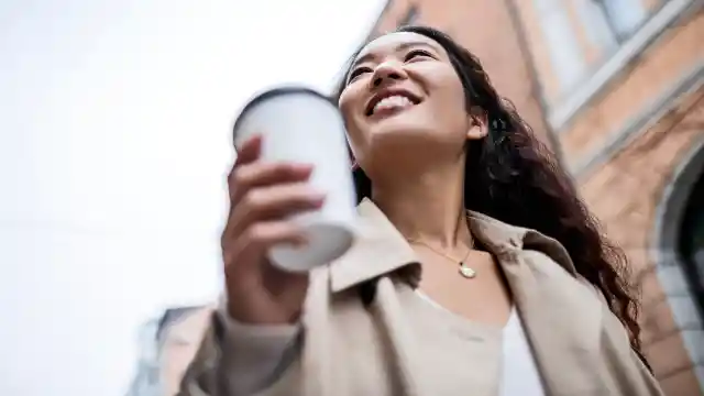 Barista Leaves Message On Woman’s Coffee Cup After She Brings Friend