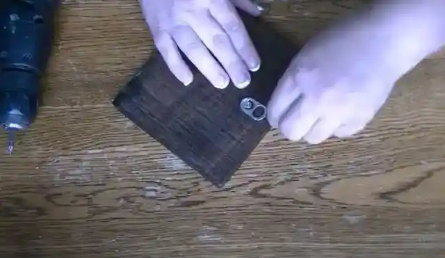 Soda Tabs as Picture Hooks