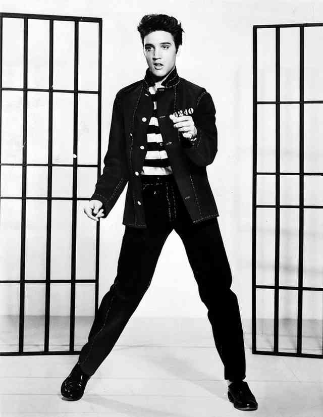 Quelle chanson d'Elvis Presley a été son premier succès au Billboard en 1956 ?