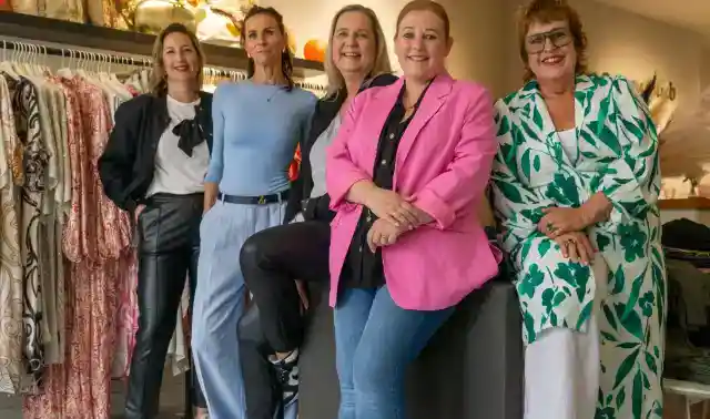 5. @CurvyClothesClub