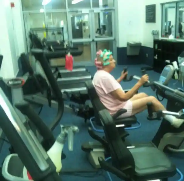 Hilarious Photos Taken At The Gym