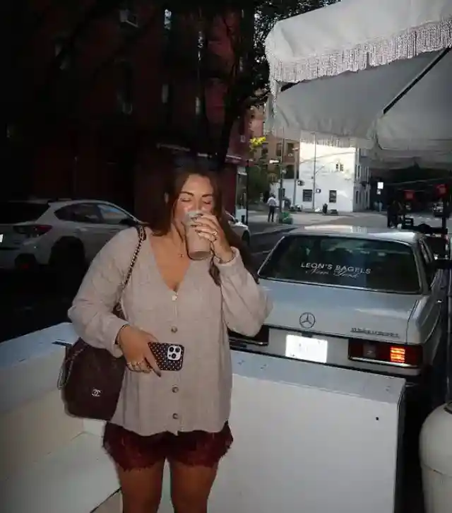 13. Sarah Tripp (@sassyredlipstick)