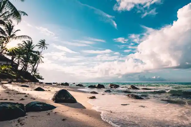 11-Year-Old Boy Plays On Beach And Finds Little Girl Buried Alive, Immediately Jumps Into Action