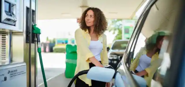 Woman Keeps Pumping Gas Wrong Every Week, Until Local Officer Is Tipped Off