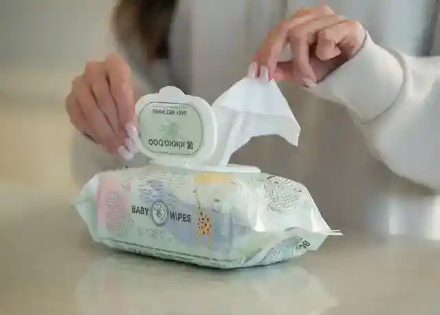 차량에 아기 물티슈 구비하기