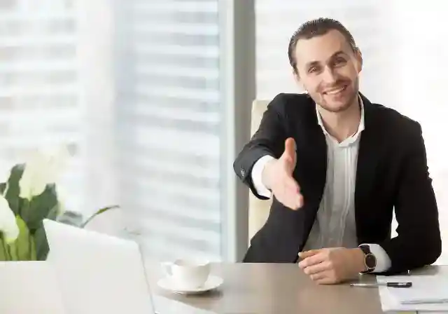 22. 에런: 날카로운 생존자