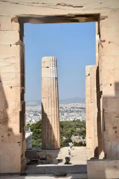 How to Explore the Acropolis