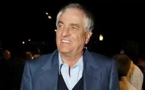 3. The homeless man that Edward asks for directions is actually the director, Gary Marshall.