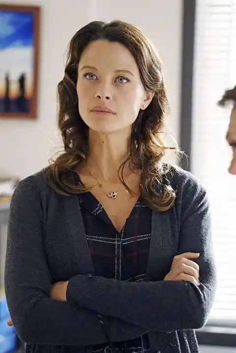 Scottie Thompson as Dr. Jeanne Benoit