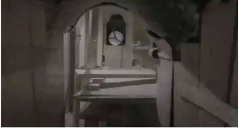 Het openen van de grafkamer