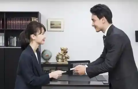 24. Eye Contact Etiquette