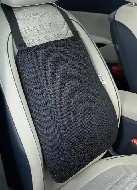 腰をサポートするシートクッション