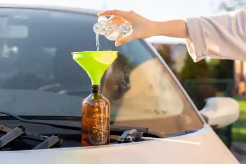 Removing Water Stains With Vinegar & Baking Soda