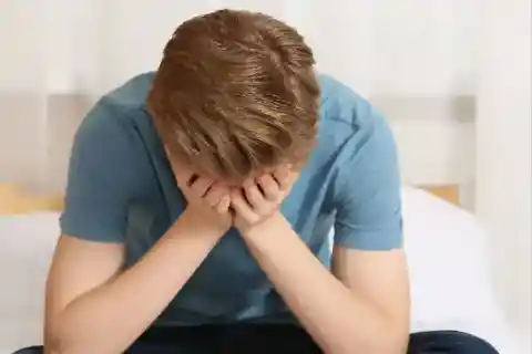 침묵 속 고통