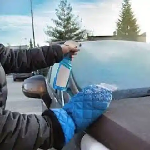 DIY Windshield Defogger: Baby Shampoo Mix