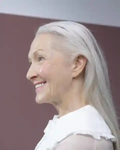 어머니, 안내자, 친구로서의 Sarah