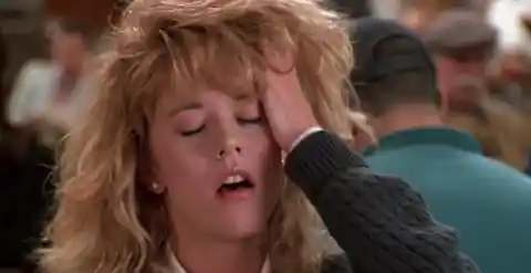 ¿Qué película extravagante mostraba a Meg Ryan haciendo caras y ruidos locos en una cafetería?