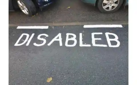 Handicapés pour épeler