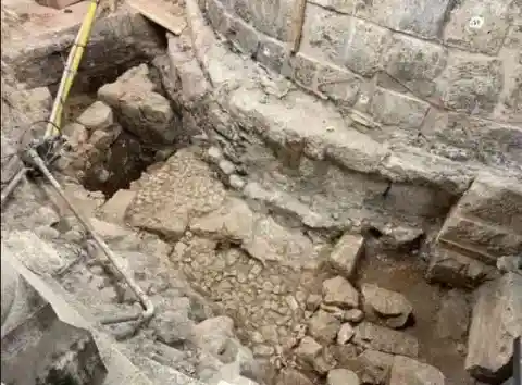 Aufdeckung historischer Wahrheiten