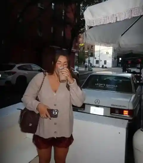 13. Sarah Tripp (@sassyredlipstick)