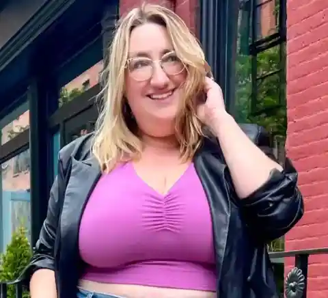 20. Sarah Chiwaya (@curvily)