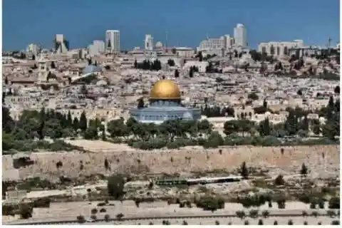 Le tombeau fut scellé