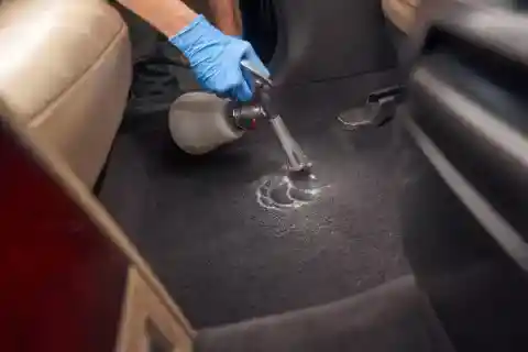 DIY 자동차 카펫 얼룩 제거제