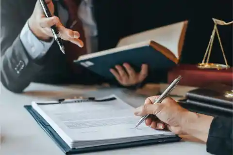 Rechtsstreitigkeiten