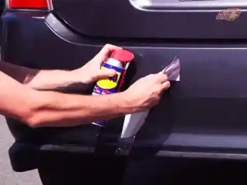 WD-40으로 스티커 제거하기