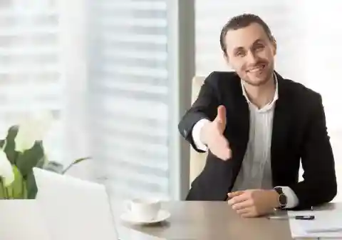 22. アーロン：鋭い縁を持つ生存者