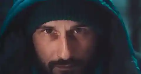 常連の中の見知らぬ男