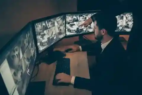 A Familiar Unfamiliar Face